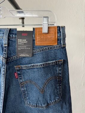NWT Levi’s Ribcage Straight Ankle Jeans 29x29